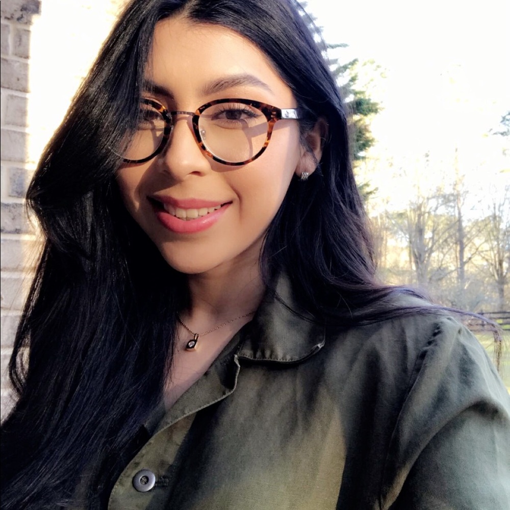Meet your Posher, Valeria